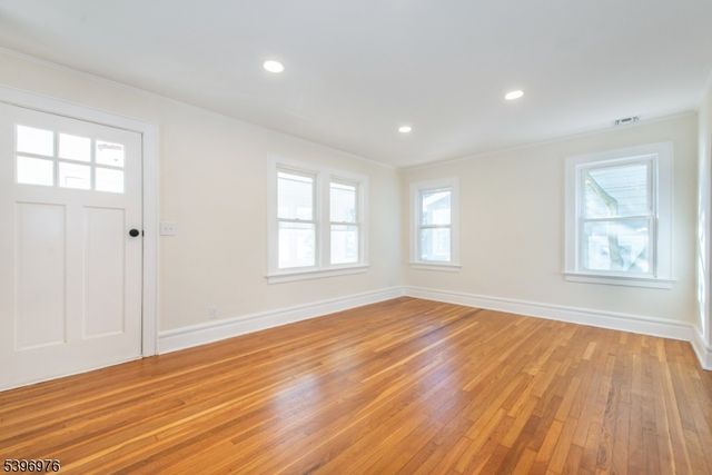 79 Essex Ave, Maplewood Twp., NJ 07040