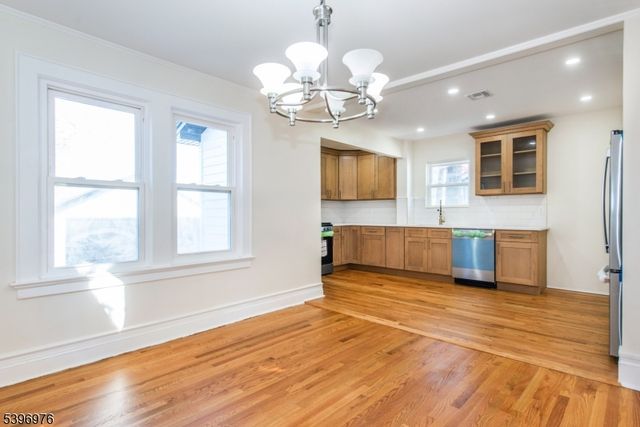 79 Essex Ave, Maplewood Twp., NJ 07040