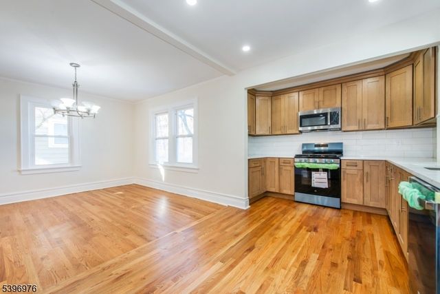 79 Essex Ave, Maplewood Twp., NJ 07040