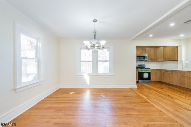 79 Essex Ave, Maplewood Twp., NJ 07040