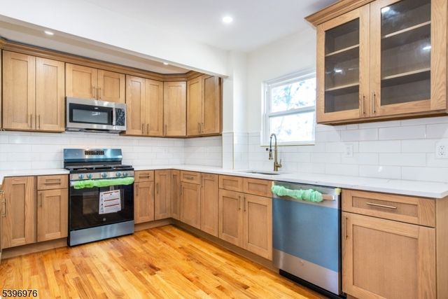 79 Essex Ave, Maplewood Twp., NJ 07040