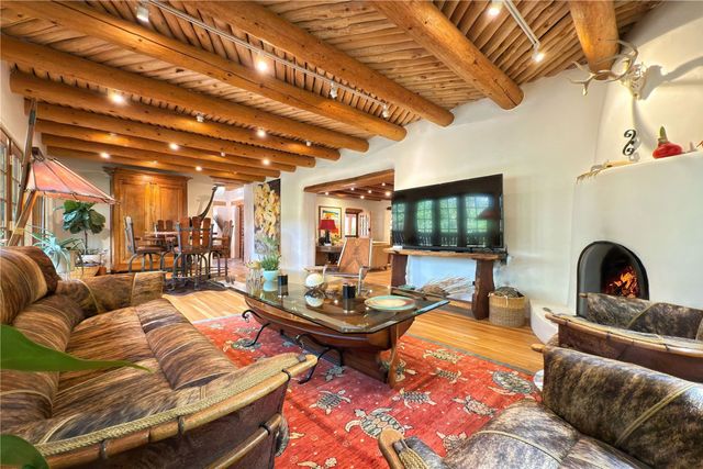 1352 Bishops Lodge Road, Santa Fe, NM 87506