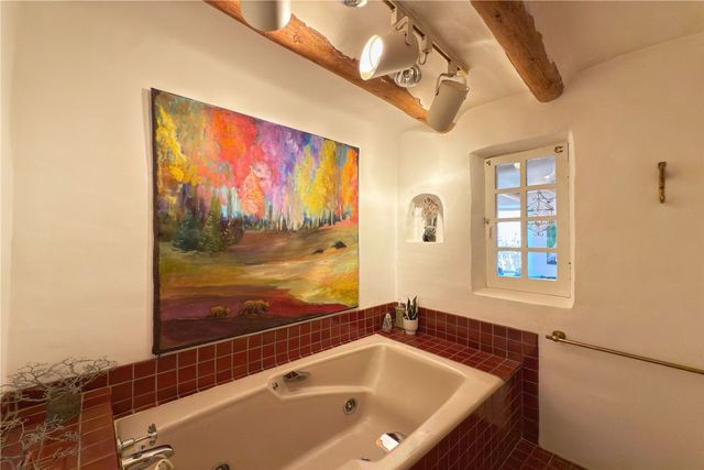 1352 Bishops Lodge Road, Santa Fe, NM 87506