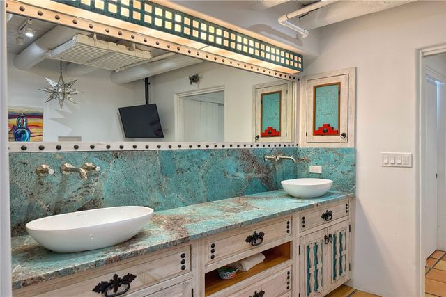 1352 Bishops Lodge Road, Santa Fe, NM 87506