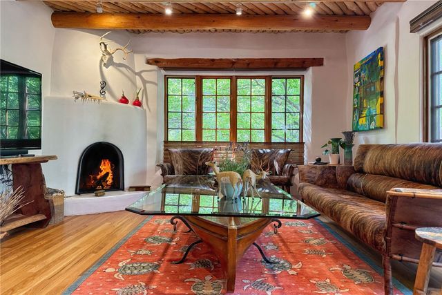 1352 Bishops Lodge Road, Santa Fe, NM 87506