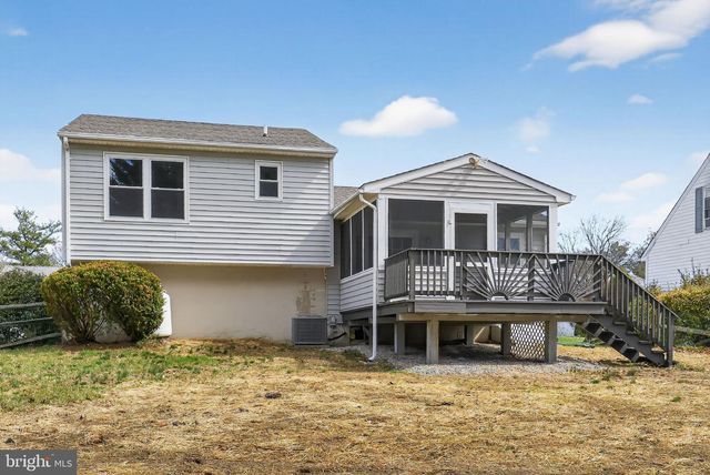 13 COUNTRY LN, Newark, DE 19702