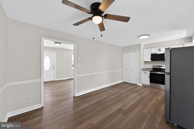 13 COUNTRY LN, Newark, DE 19702