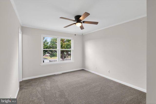 13 COUNTRY LN, Newark, DE 19702