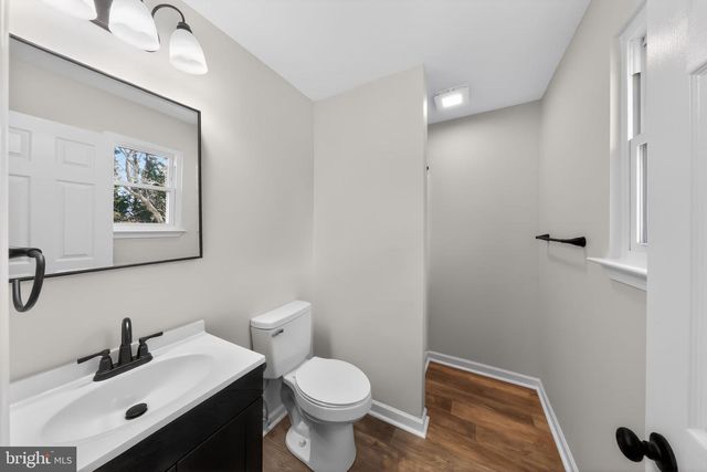 13 COUNTRY LN, Newark, DE 19702