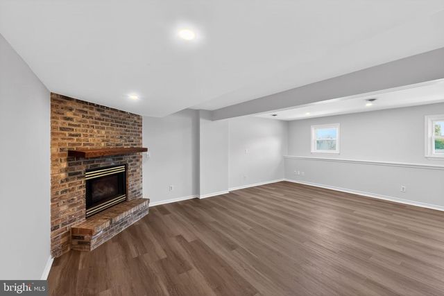 13 COUNTRY LN, Newark, DE 19702