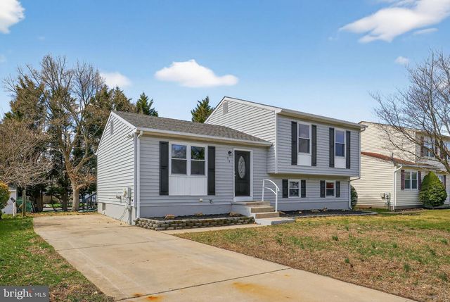 13 COUNTRY LN, Newark, DE 19702