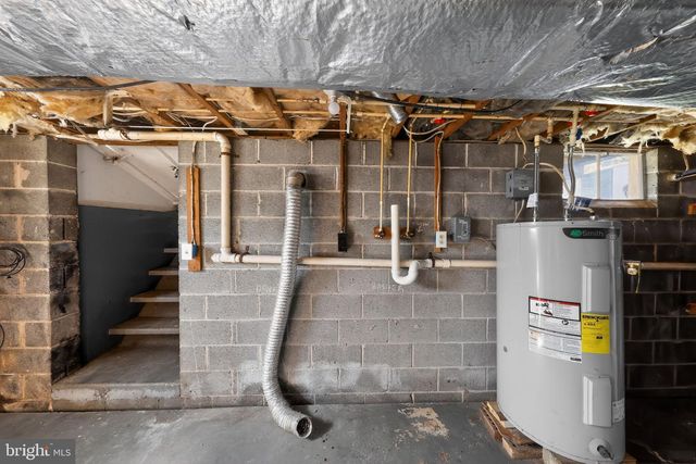 13 COUNTRY LN, Newark, DE 19702