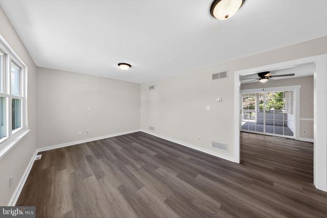 13 COUNTRY LN, Newark, DE 19702