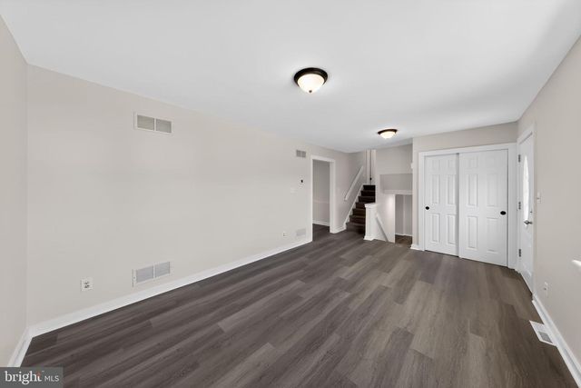 13 COUNTRY LN, Newark, DE 19702