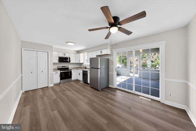 13 COUNTRY LN, Newark, DE 19702