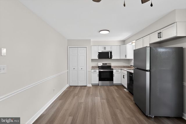 13 COUNTRY LN, Newark, DE 19702