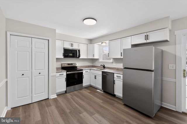 13 COUNTRY LN, Newark, DE 19702