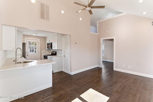 71 Bay Avenue, North Middletown, NJ 07748