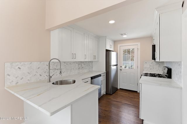 71 Bay Avenue, North Middletown, NJ 07748