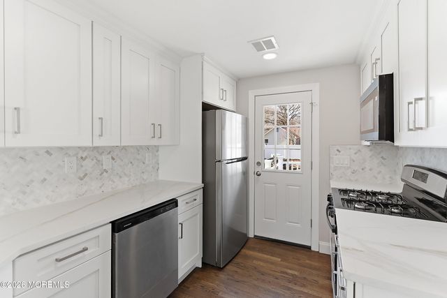 71 Bay Avenue, North Middletown, NJ 07748