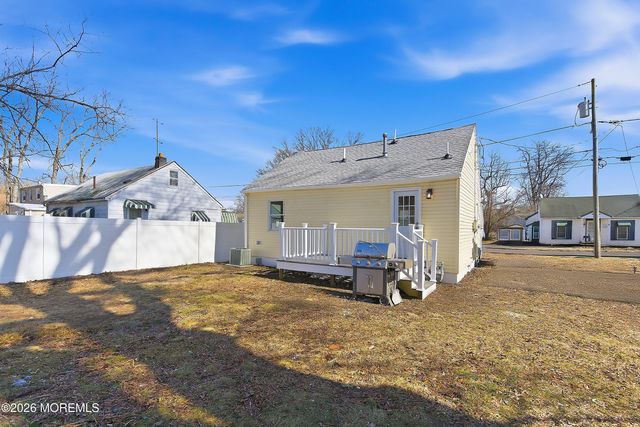 71 Bay Avenue, North Middletown, NJ 07748