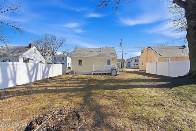 71 Bay Avenue, North Middletown, NJ 07748