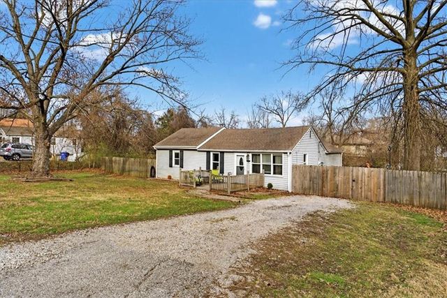5417 Laurel Avenue, Raytown, MO 64133