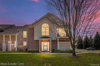 30200 Chesapeake Circle, Commerce Charter Township, MI 48390