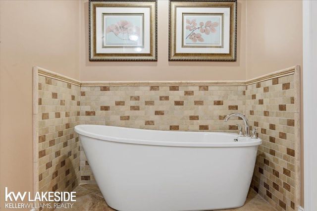 7277 Wellington Place, Washington Twp, MI 48094
