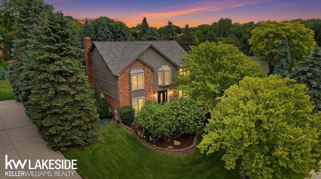 7277 Wellington Place, Washington Twp, MI 48094