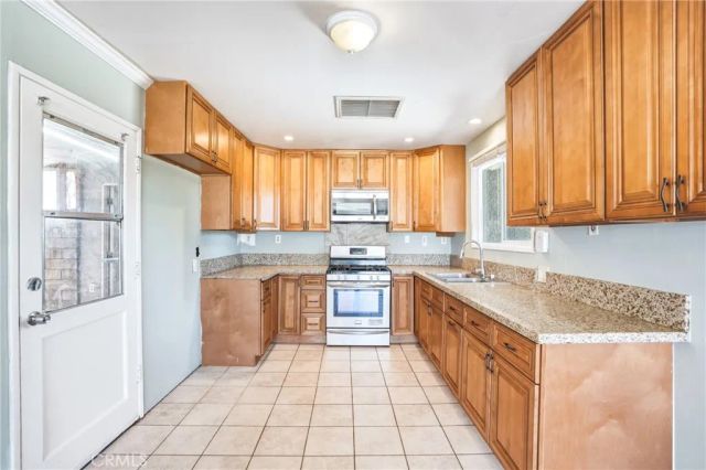 1386 El Monte, Simi Valley, CA 93065