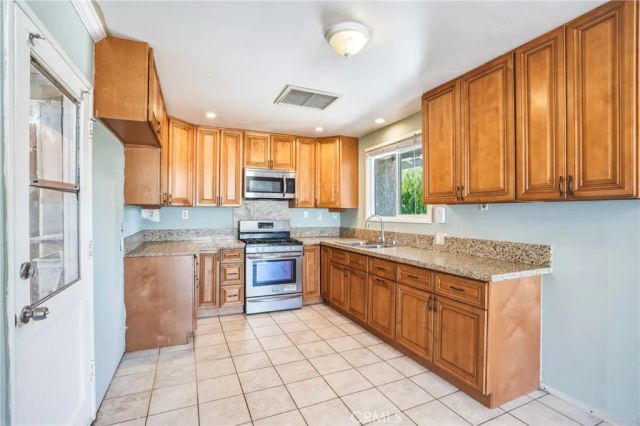 1386 El Monte, Simi Valley, CA 93065