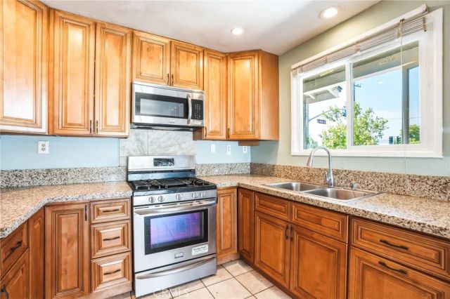 1386 El Monte, Simi Valley, CA 93065