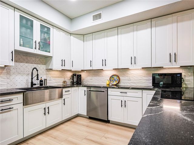 524 7th Square 102, Vero Beach, FL 32962