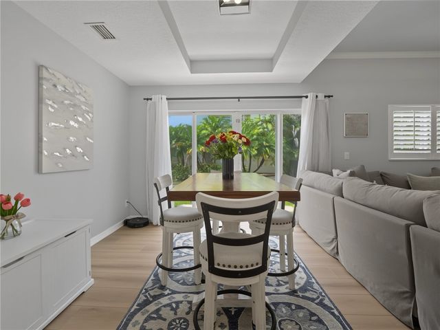 524 7th Square 102, Vero Beach, FL 32962