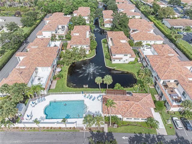 524 7th Square 102, Vero Beach, FL 32962
