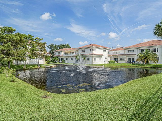 524 7th Square 102, Vero Beach, FL 32962