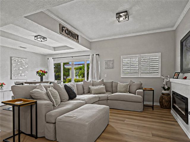 524 7th Square 102, Vero Beach, FL 32962