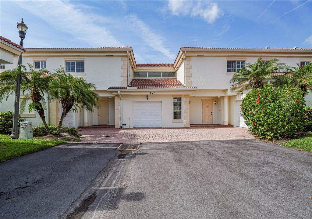 524 7th Square 102, Vero Beach, FL 32962