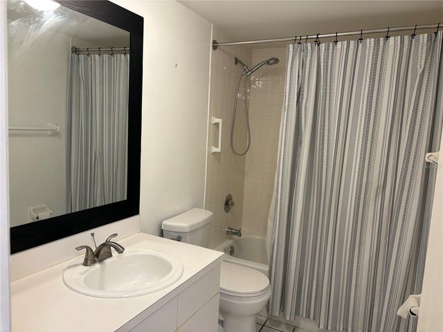 15215 AMBERLY DRIVE 1002, Tampa, FL 33647