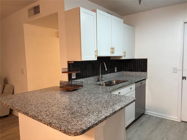 15215 AMBERLY DRIVE 1002, Tampa, FL 33647