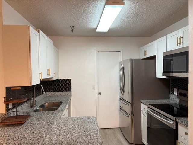 15215 AMBERLY DRIVE 1002, Tampa, FL 33647