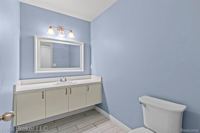 3195 Green Oaks Drive, West Bloomfield Charter Township, MI 48324