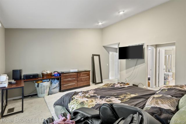 3195 Green Oaks Drive, West Bloomfield Charter Township, MI 48324