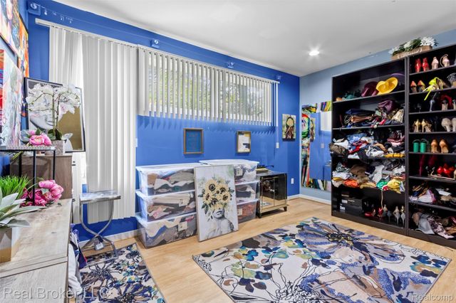 3195 Green Oaks Drive, West Bloomfield Charter Township, MI 48324