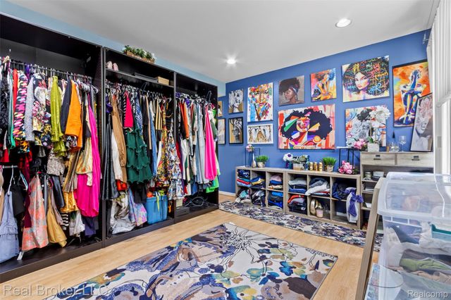 3195 Green Oaks Drive, West Bloomfield Charter Township, MI 48324