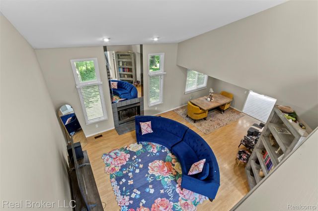 3195 Green Oaks Drive, West Bloomfield Charter Township, MI 48324