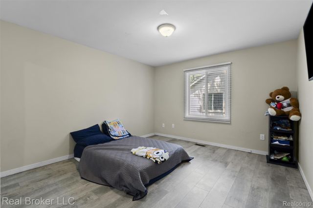 3195 Green Oaks Drive, West Bloomfield Charter Township, MI 48324