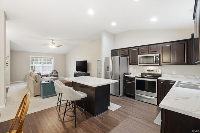 2215 Caeser Trail, Fort Wayne, IN 46818