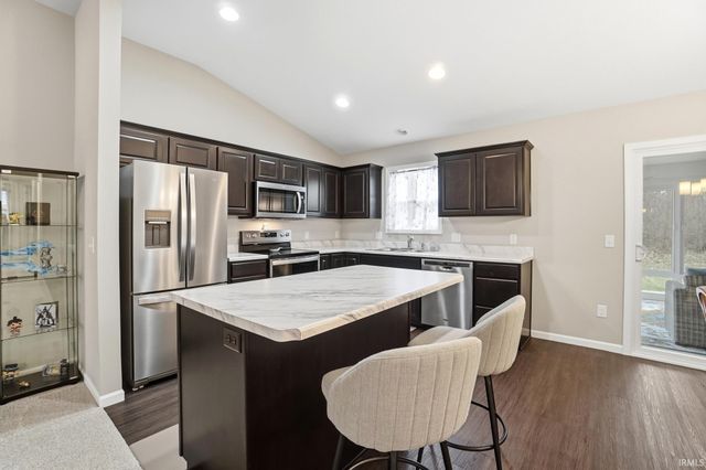 2215 Caeser Trail, Fort Wayne, IN 46818